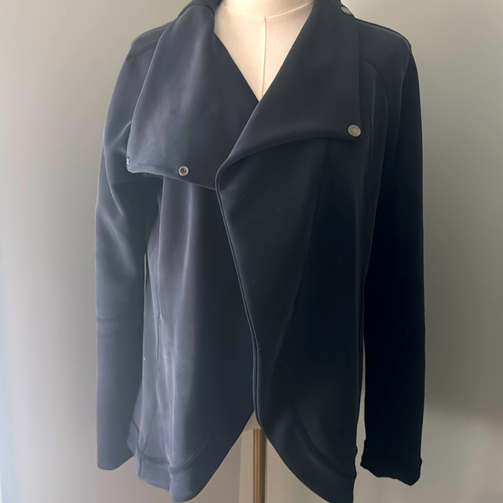 Lululemon jacket with pockets